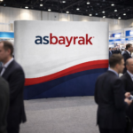 Düz örümcek stand fuar backdrop display sistemi, geniş baskı yüzeyi ile markanızı net ve profesyonel şekilde sergileyen taşınabilir reklam standı; fuar, etkinlik ve tanıtımlar için kolay kurulumlu pratik çözüm.