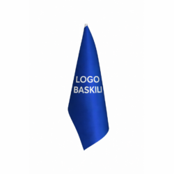 Logo baskılı makam bayrağı, kurum ve firmalar için özel üretilen ofis bayrak modellerinden biridir. Yönetici odaları, makam masaları, toplantı salonları ve fuar alanlarında kurumsal kimliği temsil etmek amacıyla kullanılır. Firma logosu veya özel tasarım baskı ile hazırlanan bu makam bayrağı, ofis ve kurumsal ortamlarda profesyonel bir görünüm sağlar. Kurum bayrağı, şirket bayrağı ve logo baskılı masa bayrağı olarak tercih edilen bu model, resmi kullanım ve kurumsal tanıtım için ideal bir çözümdür.