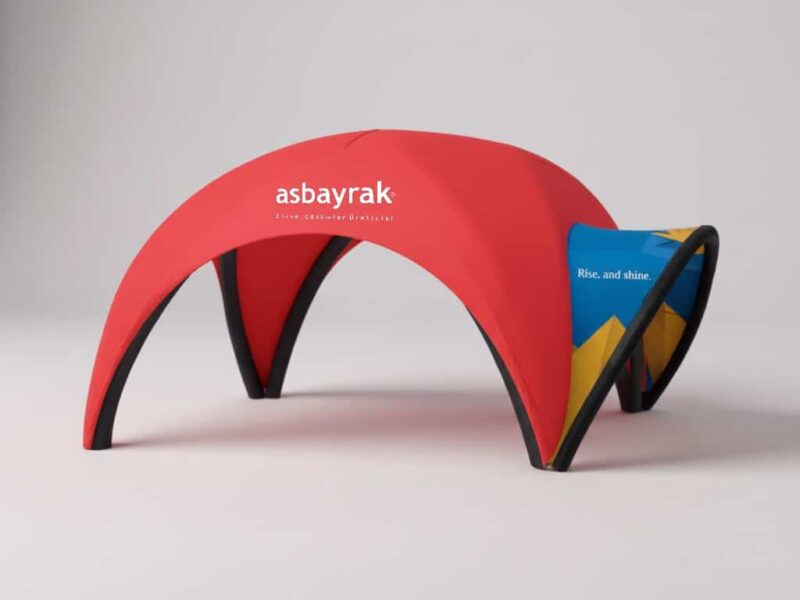 Profesyonel etkinlikler için tasarlanmış, hava tüplerine sahip dayanıklı bir şişme etkinlik çadırı. Geniş gölgelendirme alanı, marka baskısı uygulanabilir üst yüzeyi ve rüzgar sabitleme noktalarıyla fuar, festival ve spor organizasyonlarında hızlı kurulum sunar. Mobil satış, tanıtım ve organizasyon alanlarında güvenli, estetik ve dikkat çekici bir çözüm sağlar.