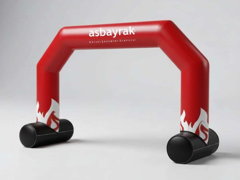 Dayanıklı gövdeli, start–finish alanları ve etkinlik girişleri için tasarlanmış profesyonel şişme yol kemeri / şişme tak.. Geniş baskı yüzeyi sayesinde marka görünürlüğünü artırır; hızlı kurulum, güçlü stabilite ve dış mekân kullanımına uygun yapısıyla yarışlar, fuarlar ve organizasyonlarda dikkat çekici bir giriş yapısı sunar.